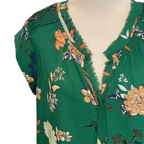 Daniel Rainn Kelly Green Floral Top Womens Medium Petite Pintucked Frayed Edges - Picture 2 of 7